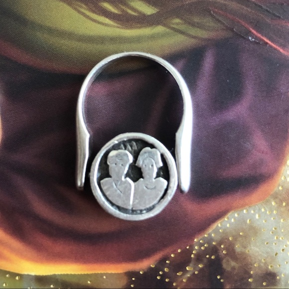 Sterling Silver Ring - Picture 2 of 5